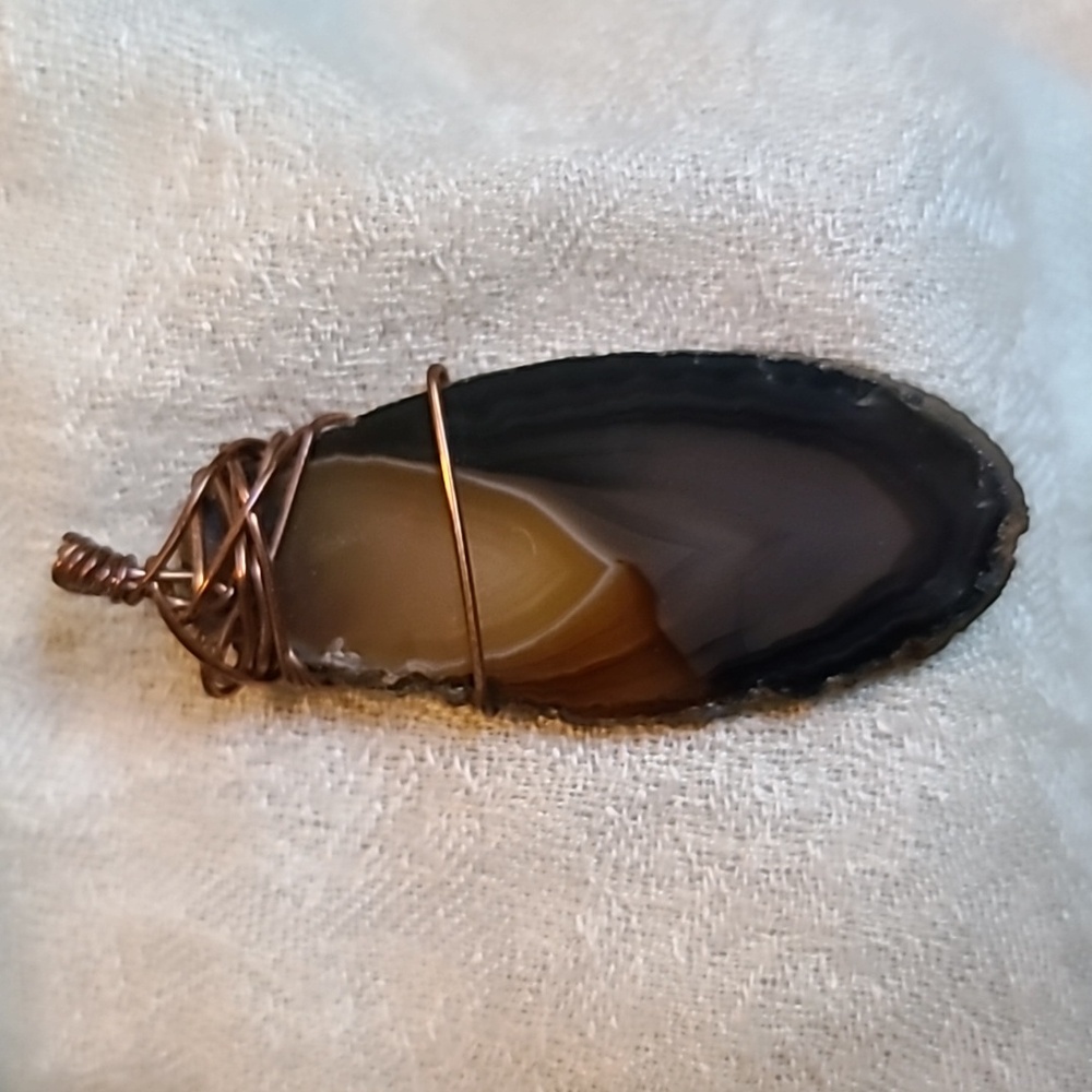 Agate with copper wire wrap pendant. 2.5" long unworn NWOT
